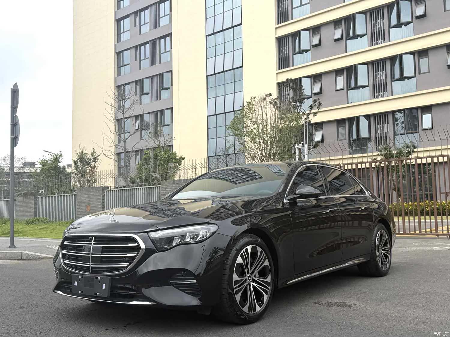 Mercedes-Benz E-Class, 2025 1
