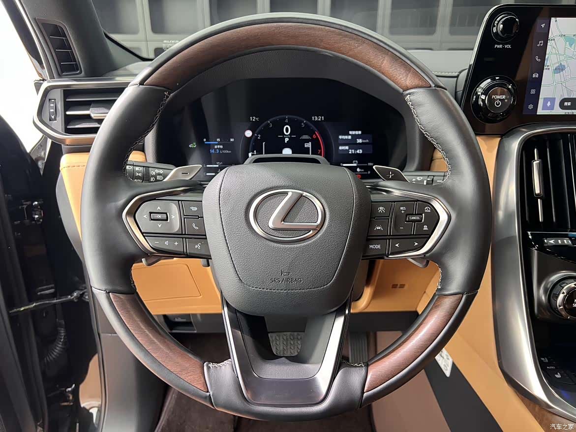 Lexus LX, 2025 12