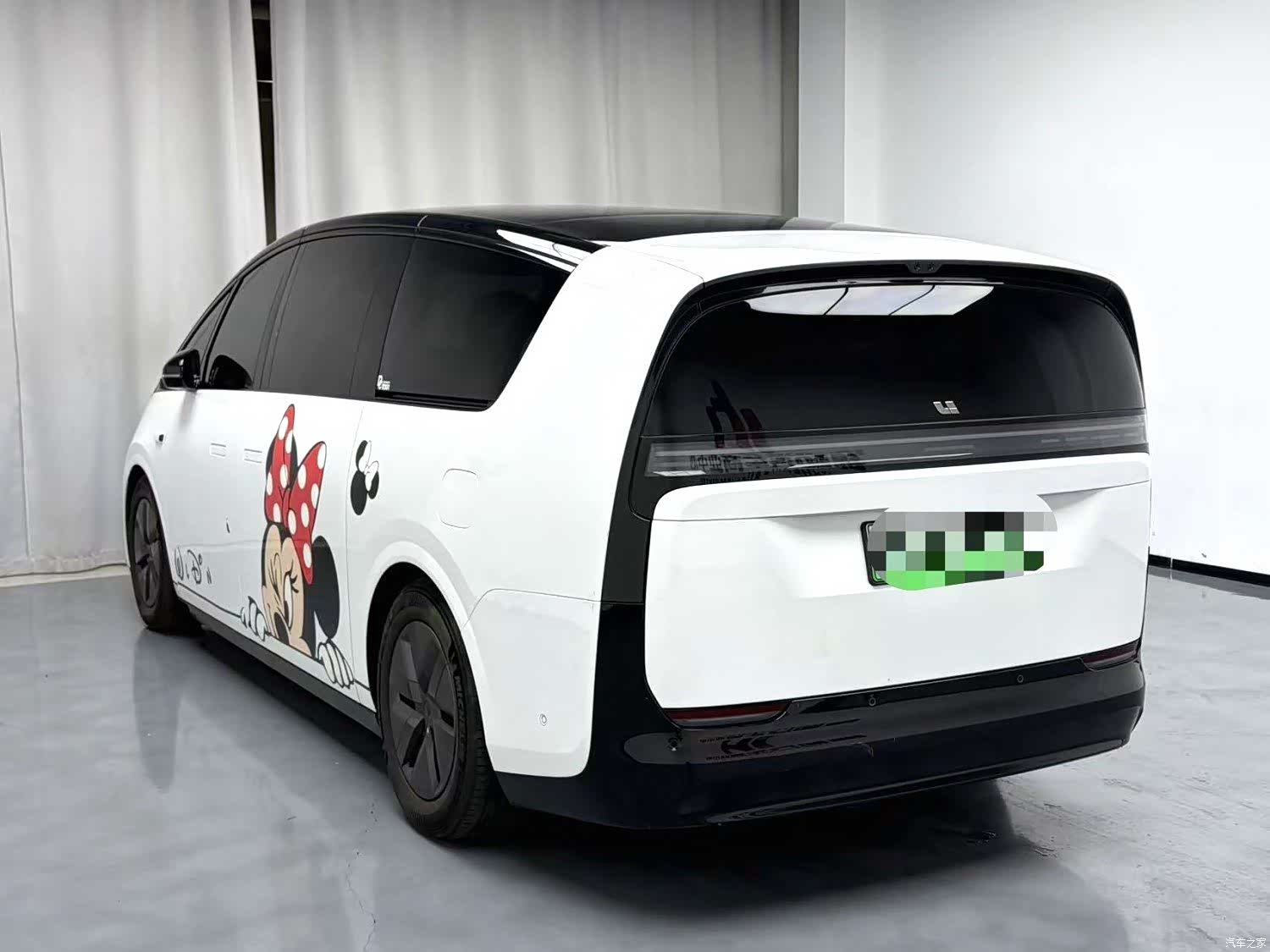 Li Auto MEGA, 2025 9