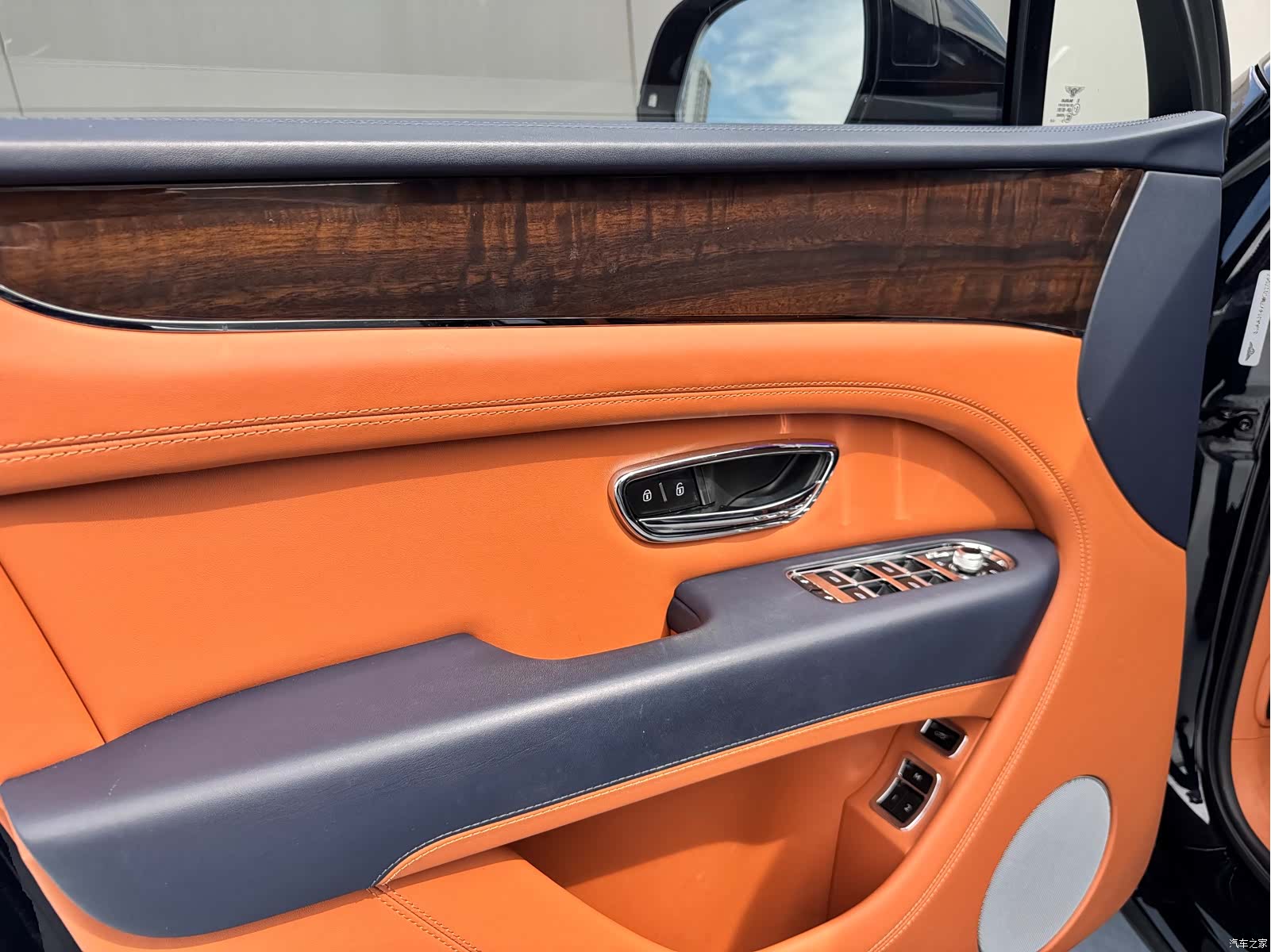 Bentley Bentayga, 2021 11