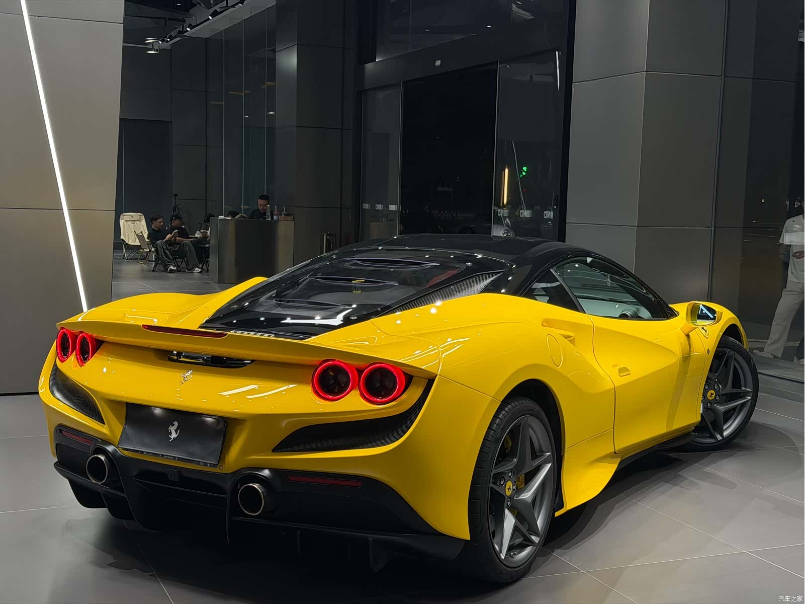 Ferrari F8, 2022 4