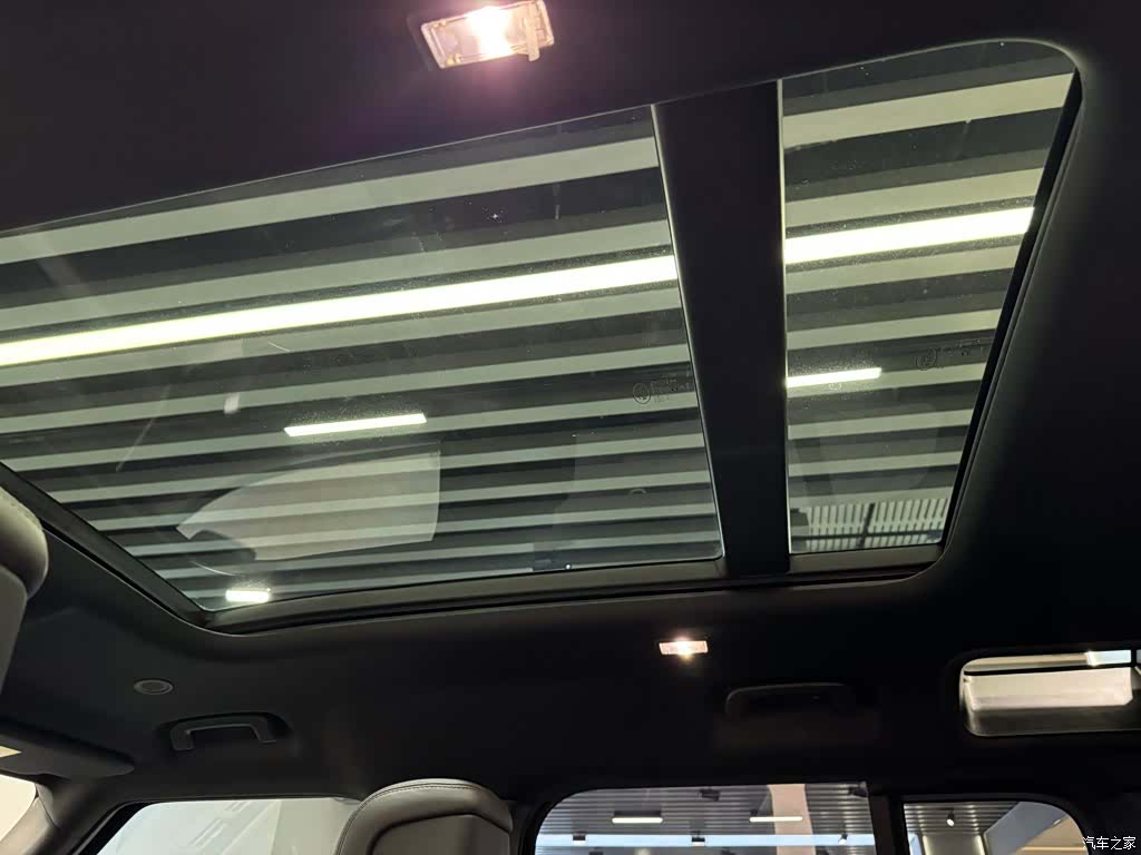 Land Rover Defender, 2023 28