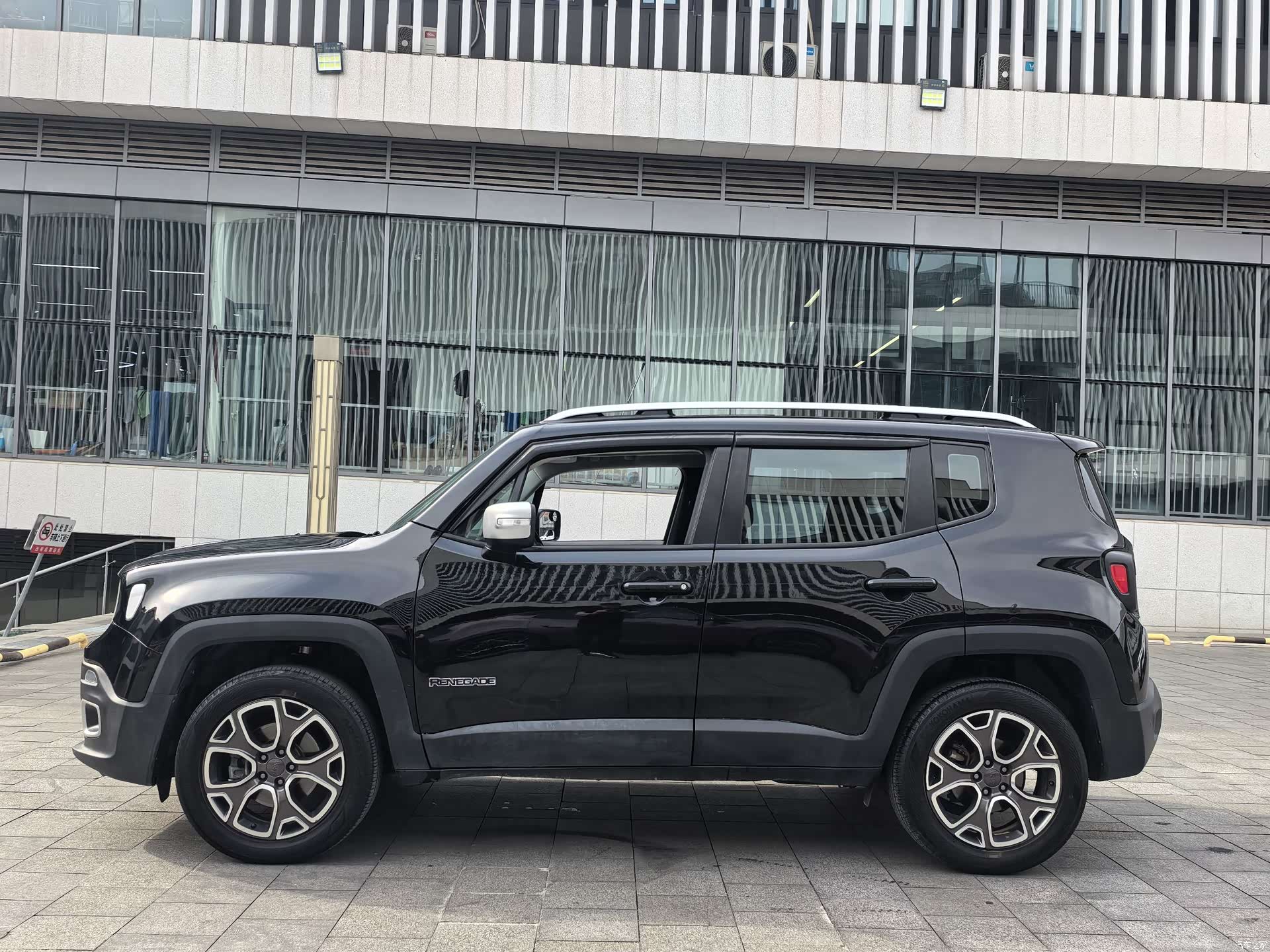 Jeep Renegade, 2019 4