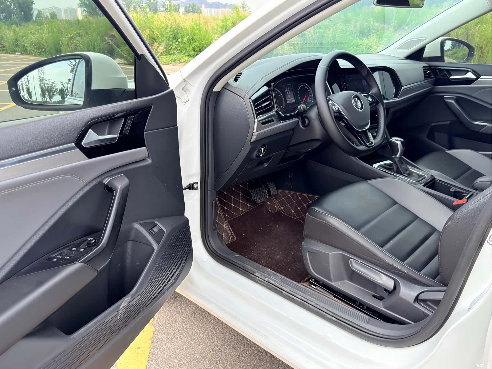 Volkswagen Sagitar, 2020 12