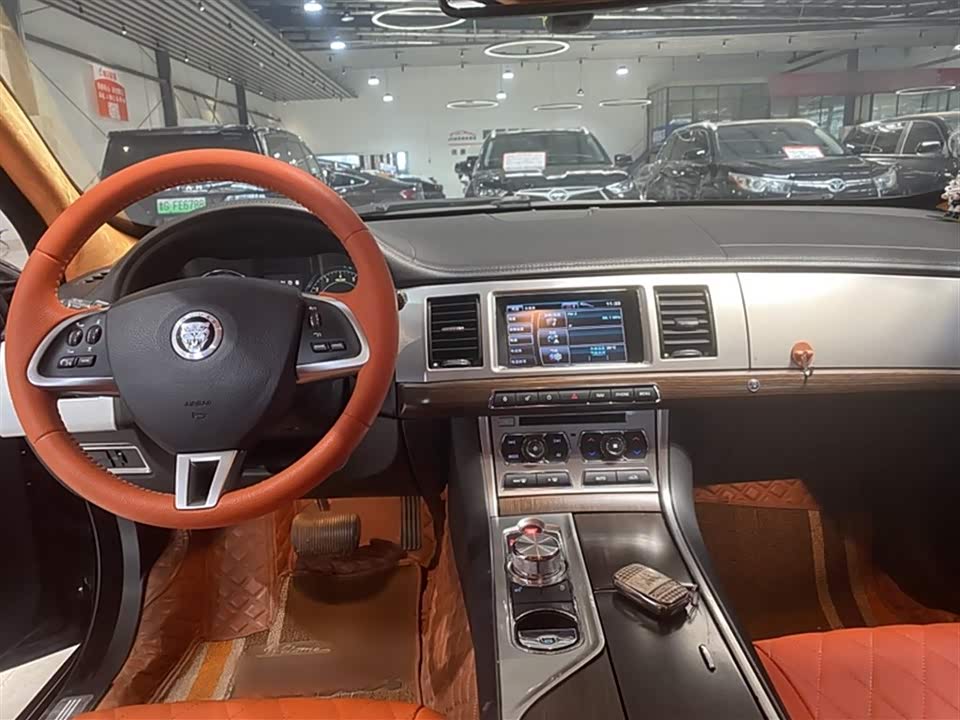 Jaguar XF Jaguar XF