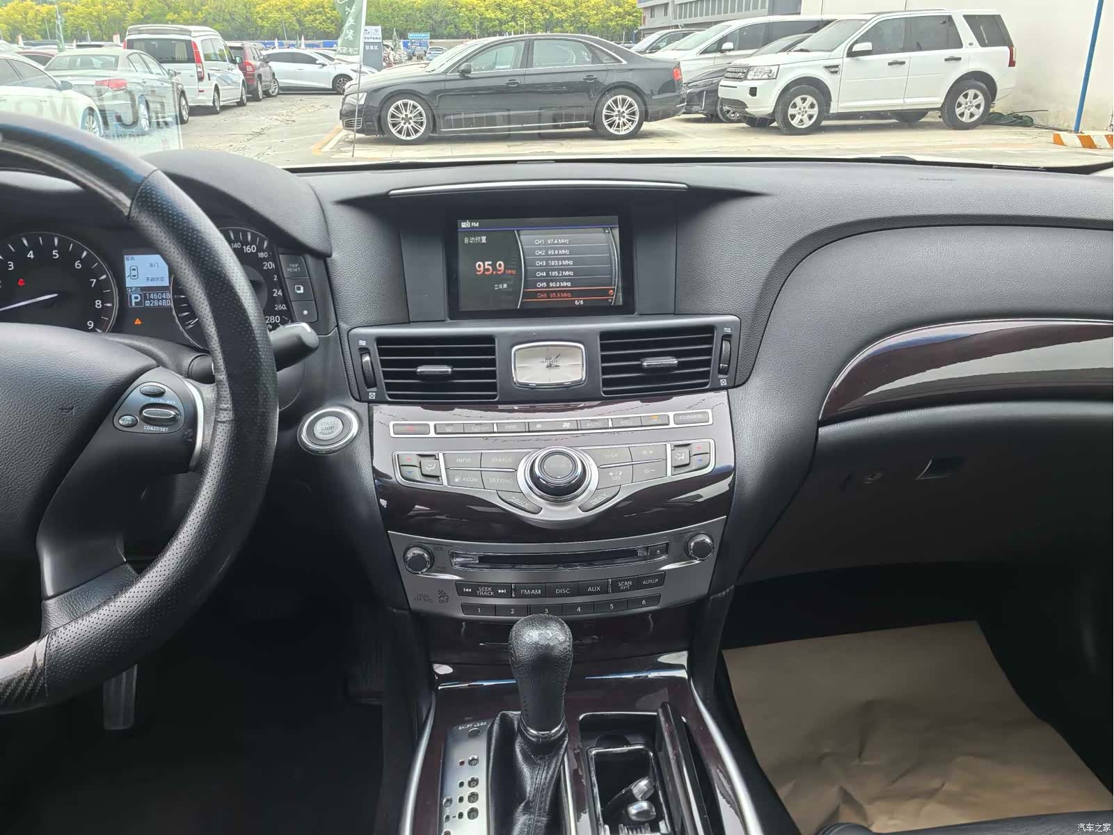 Infiniti M25L, 2013 11