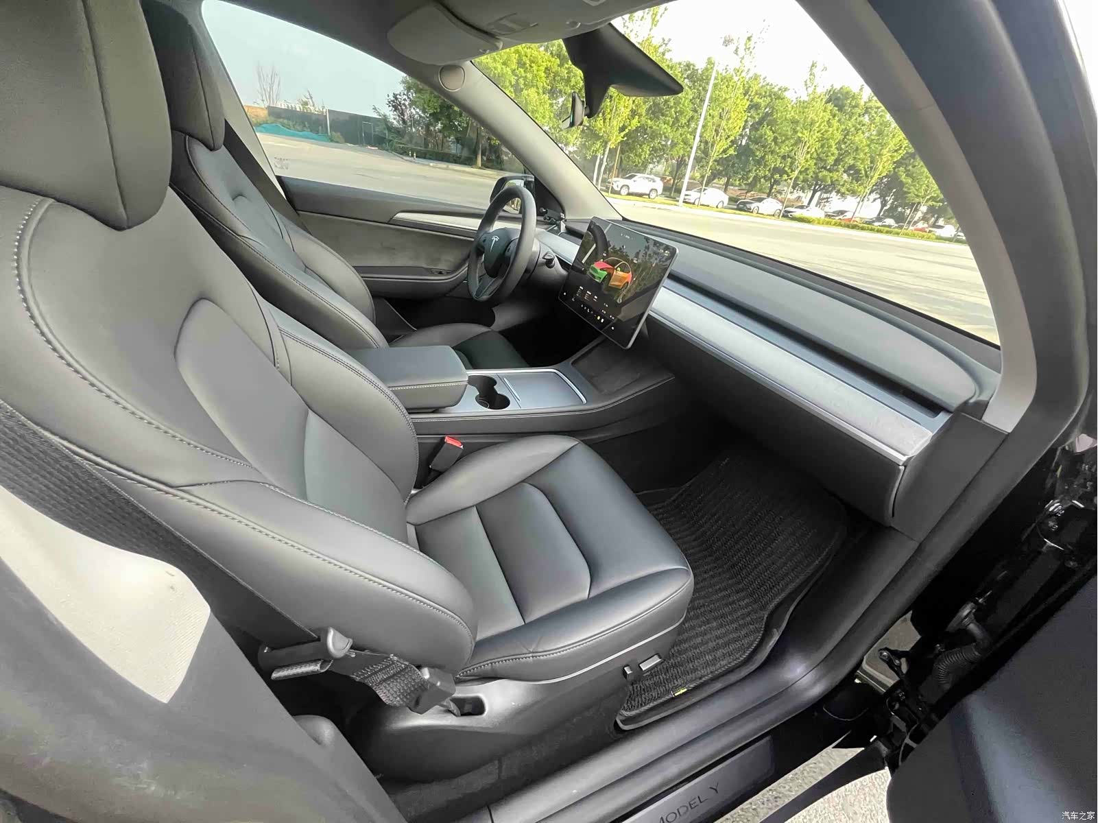 Tesla Model Y, 2024 15