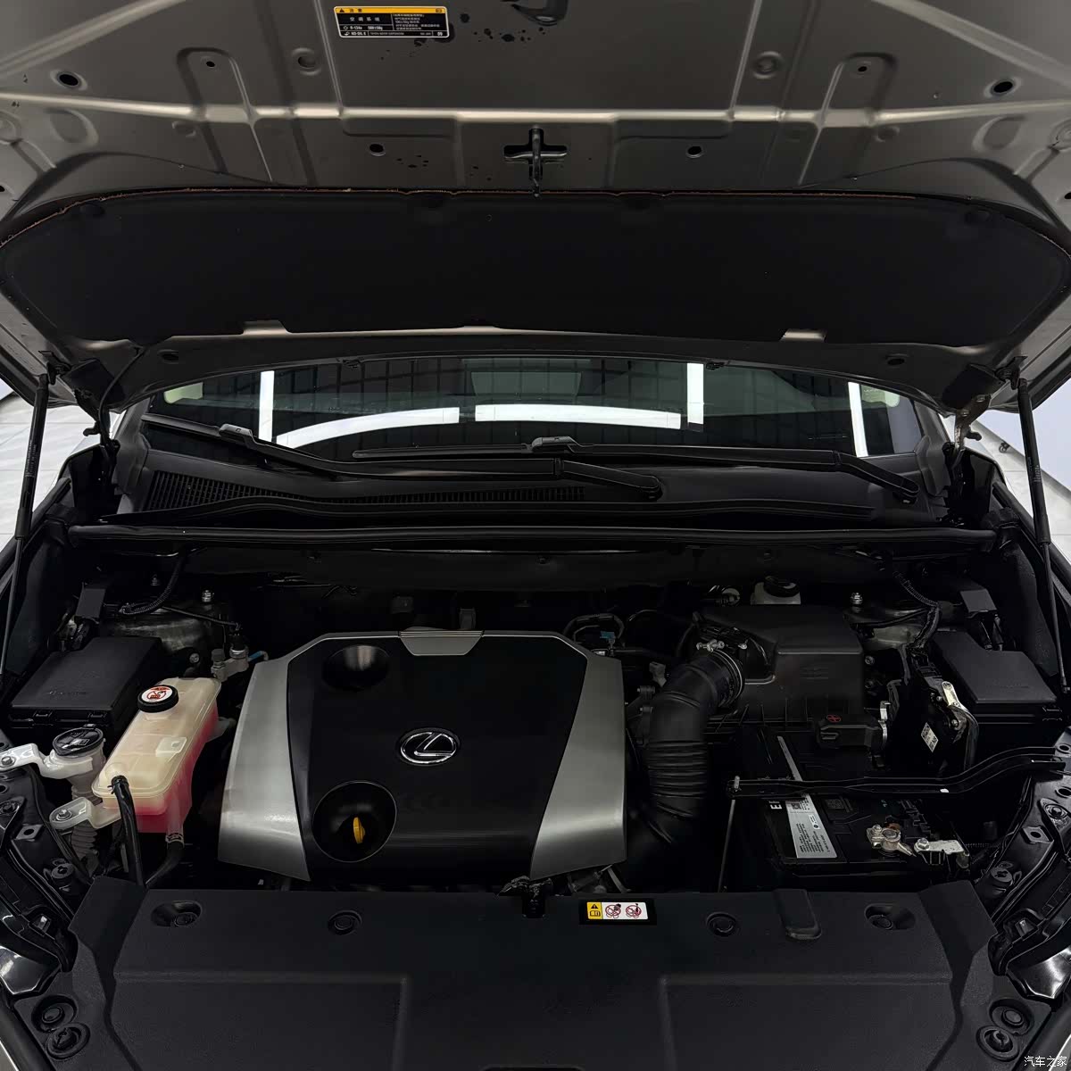 Lexus NX, 2021 21