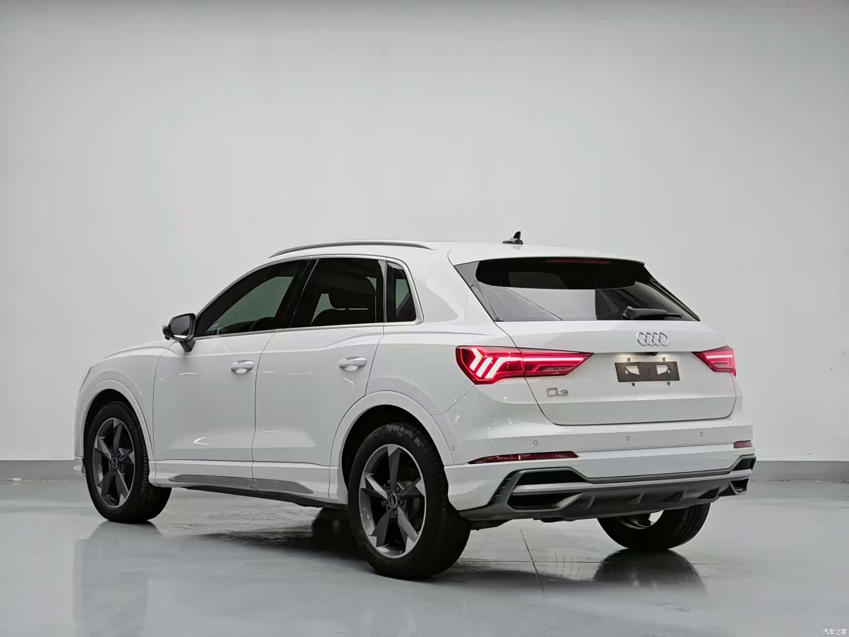 Audi Q3, 2023 4