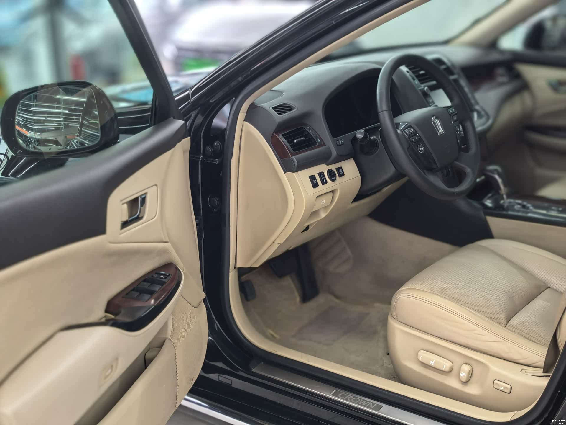 Toyota Crown, 2011 11