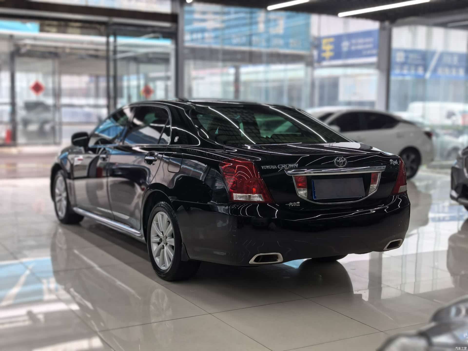 Toyota Crown, 2011 3