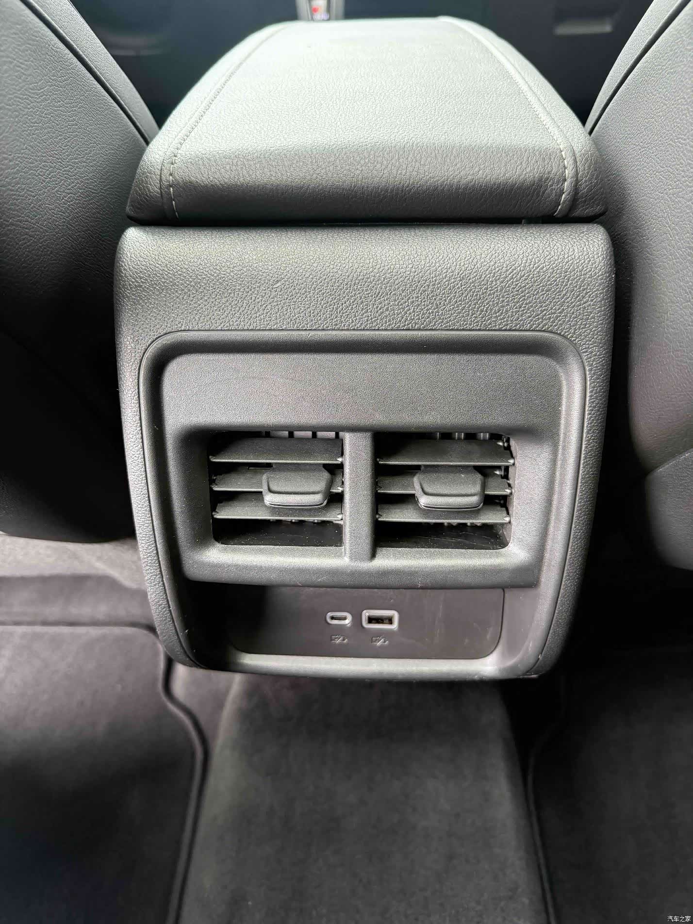 Cadillac XT4, 2019 11