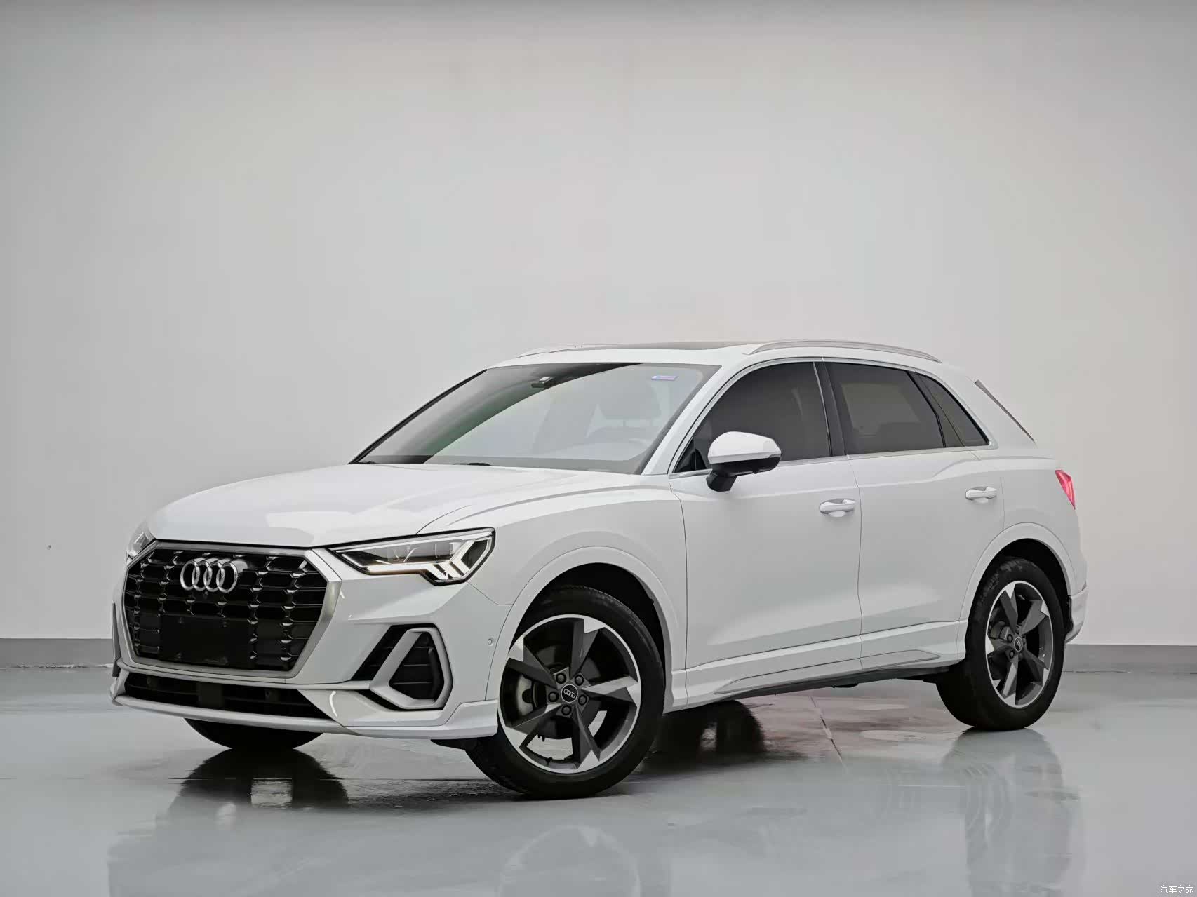 Audi Q3, 2023 1