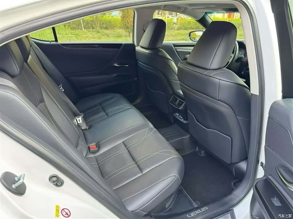Lexus ES, 2018 13