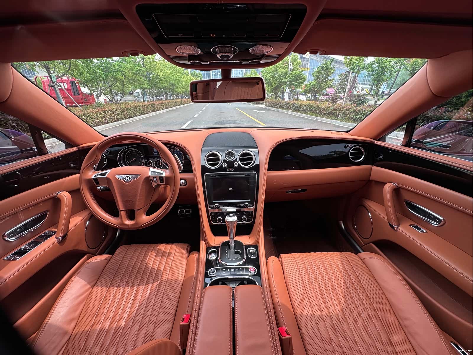 Bentley Flying Spur, 2019 23