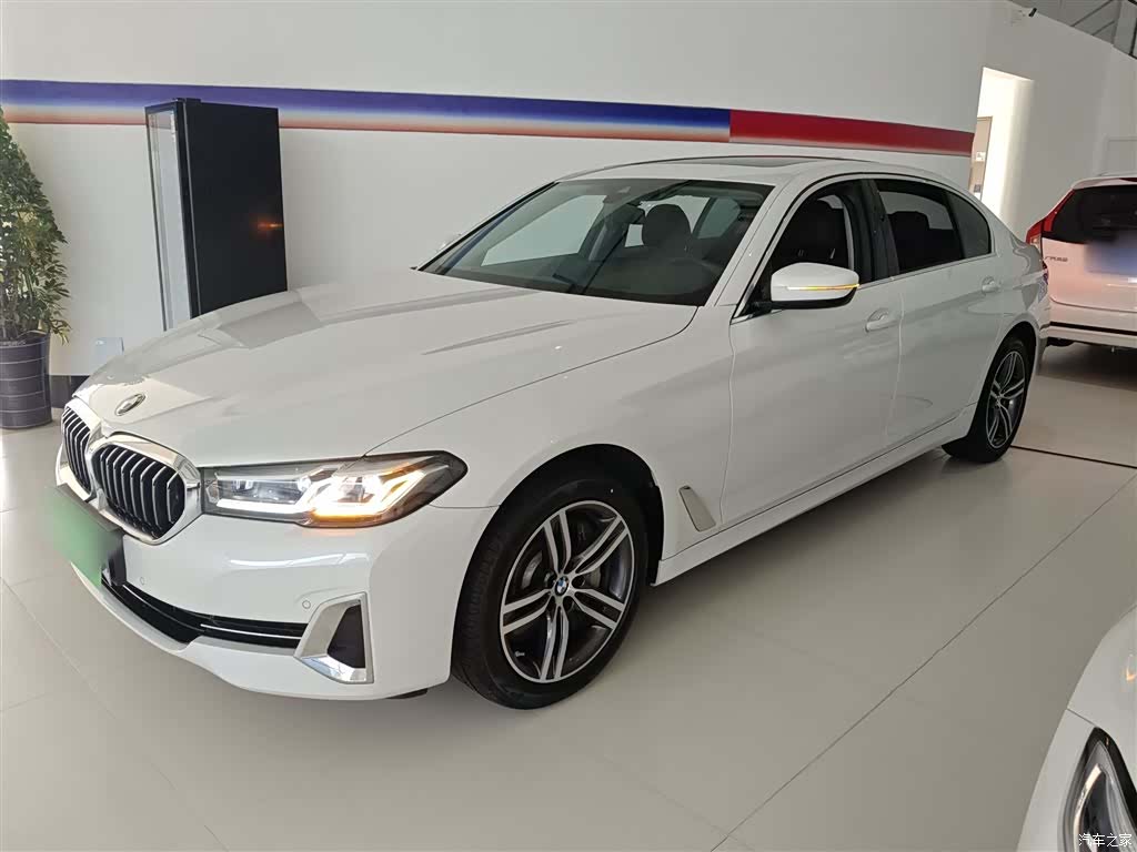BMW 5 Series, 2023 21