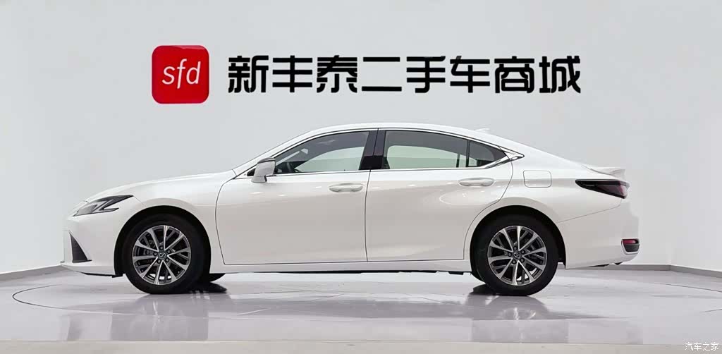 Lexus ES, 2025 4