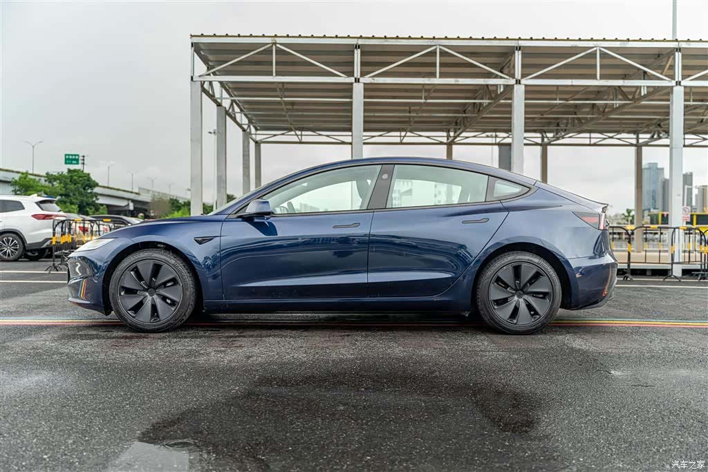 Tesla Model 3, 2026 все фото