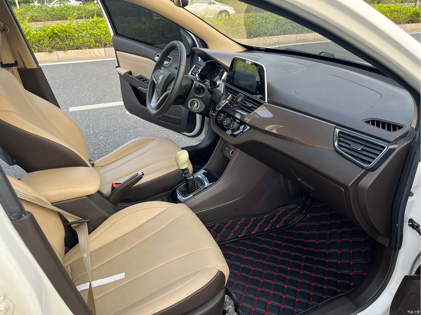 Wuling 310W, 2017 13