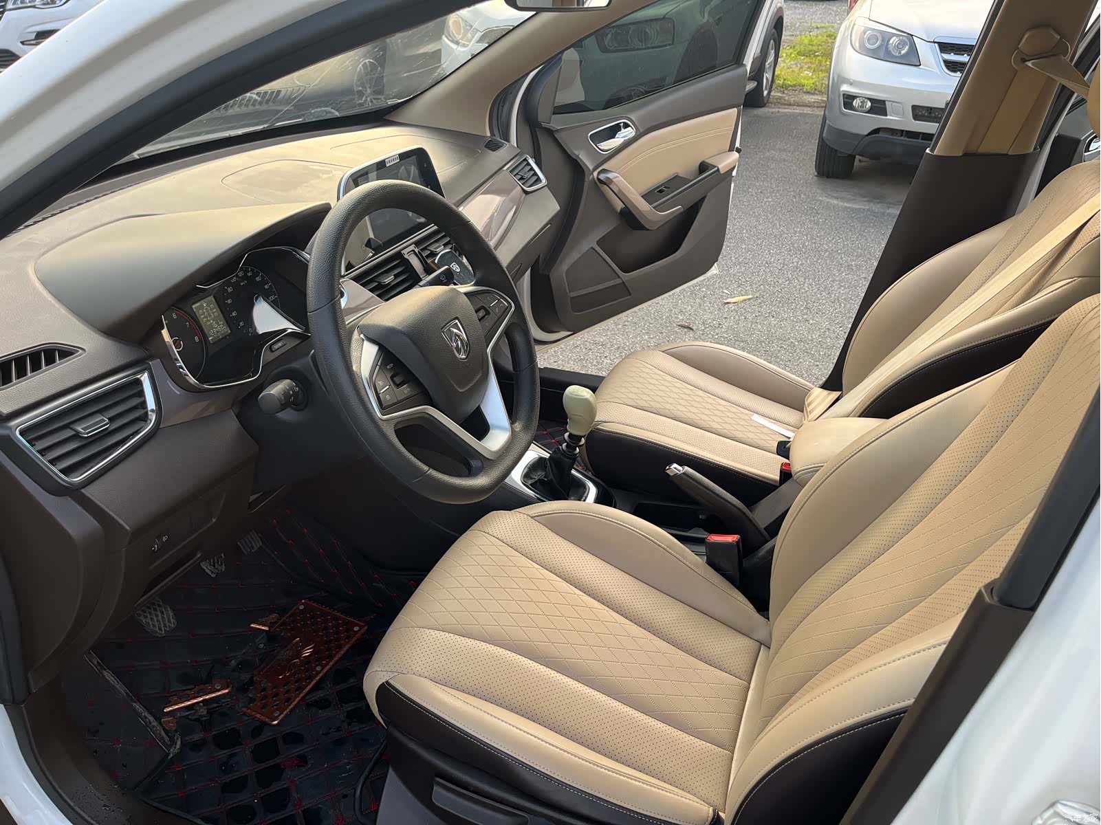 Wuling 310W, 2017 12