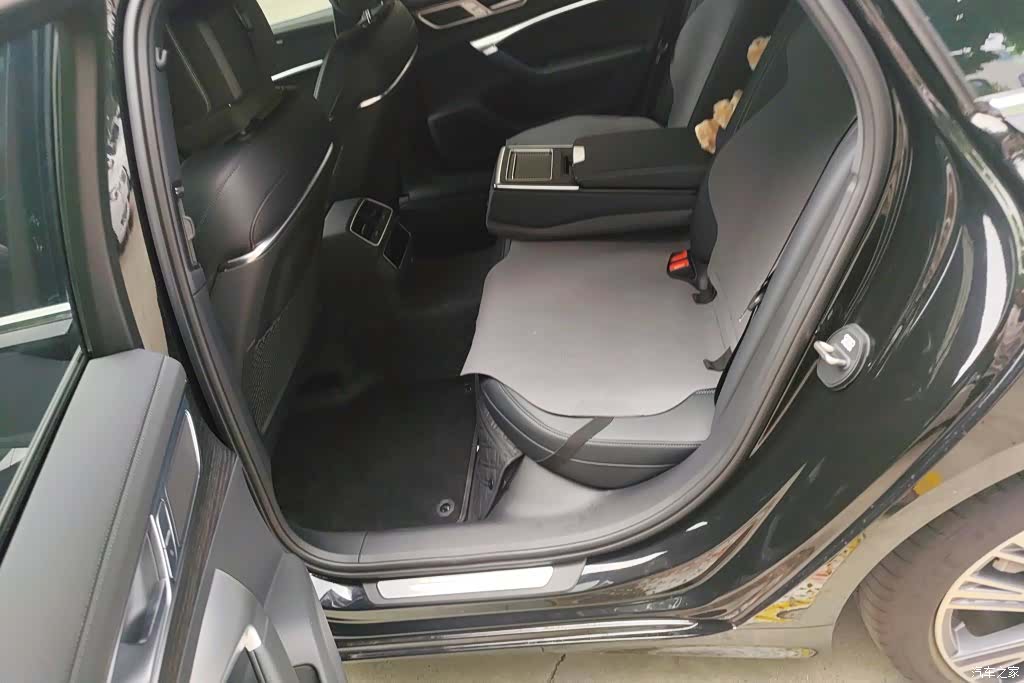 Audi A6L, 2025 11