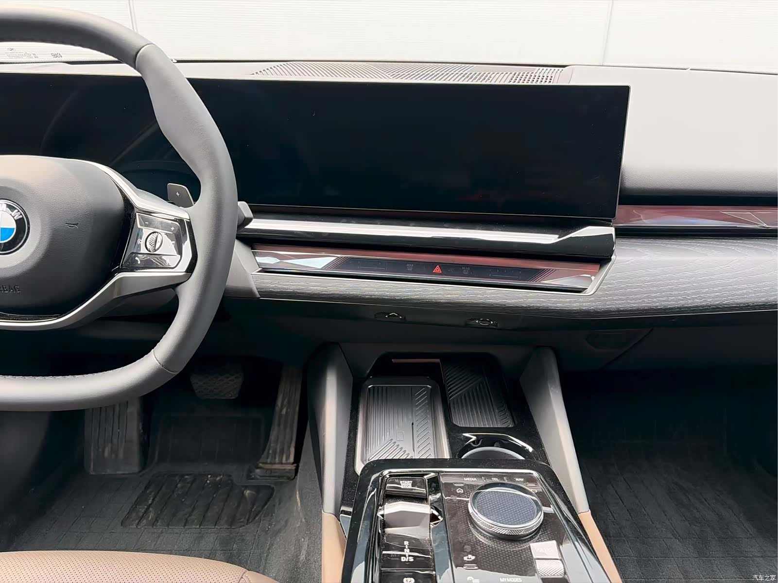 BMW 5 Series, 2025 7