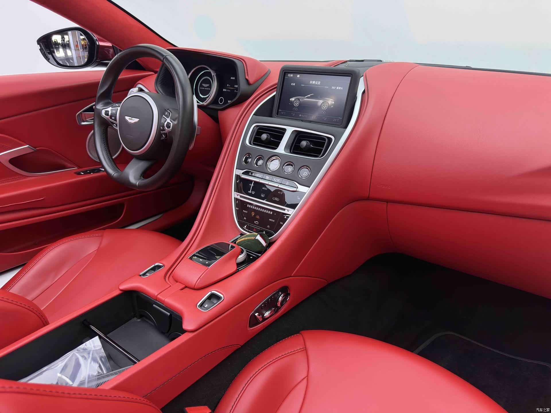 Aston Martin DB11, 2022 16
