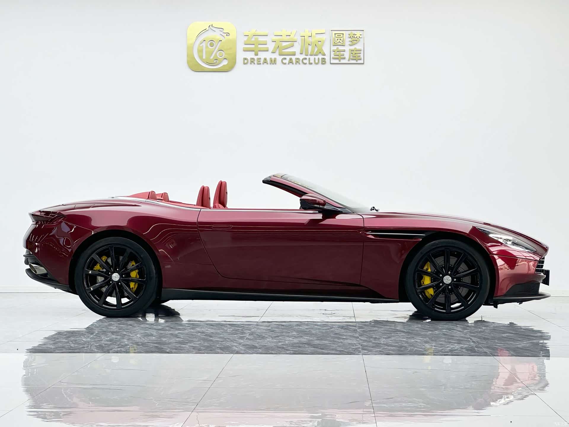 Aston Martin DB11, 2022 8