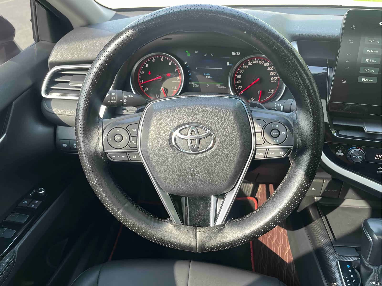 Toyota Camry, 2023 все фото