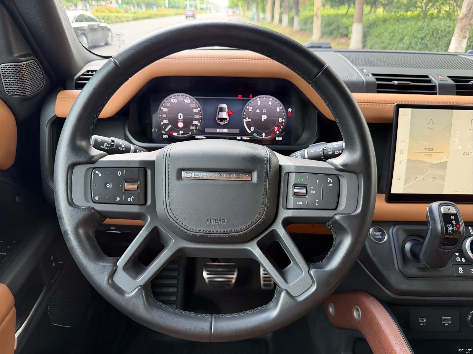 Land Rover Defender, 2023 17