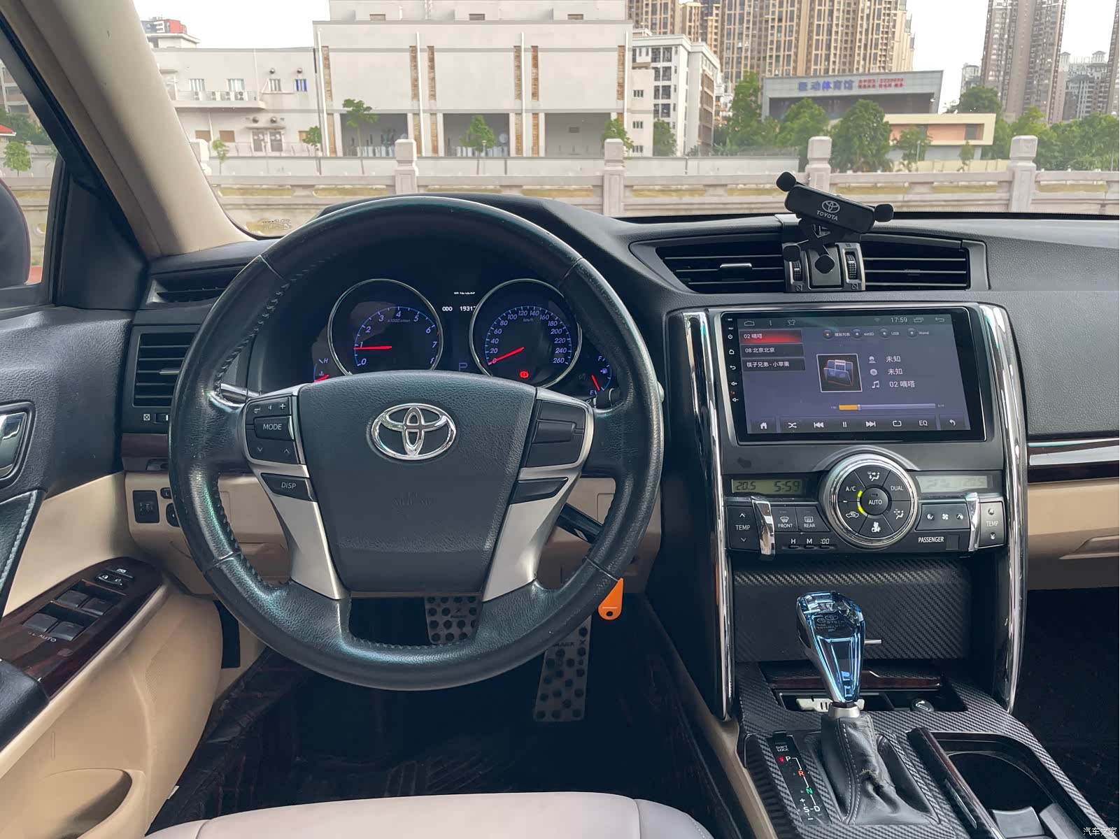 Toyota 2.5V, 2011 10