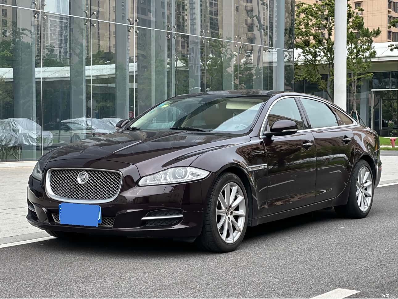 Jaguar XJ