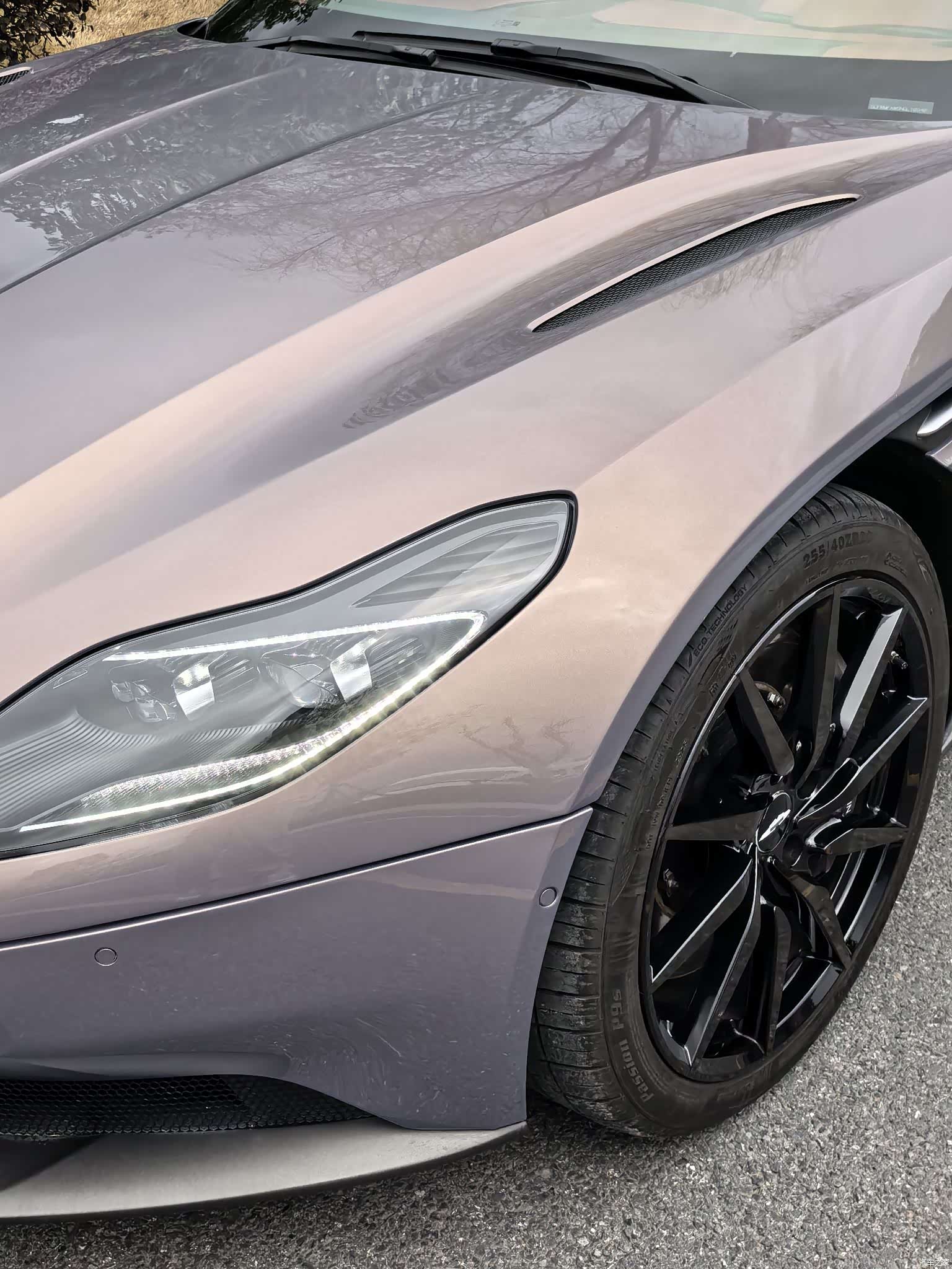 Aston Martin DB11, 2022 6