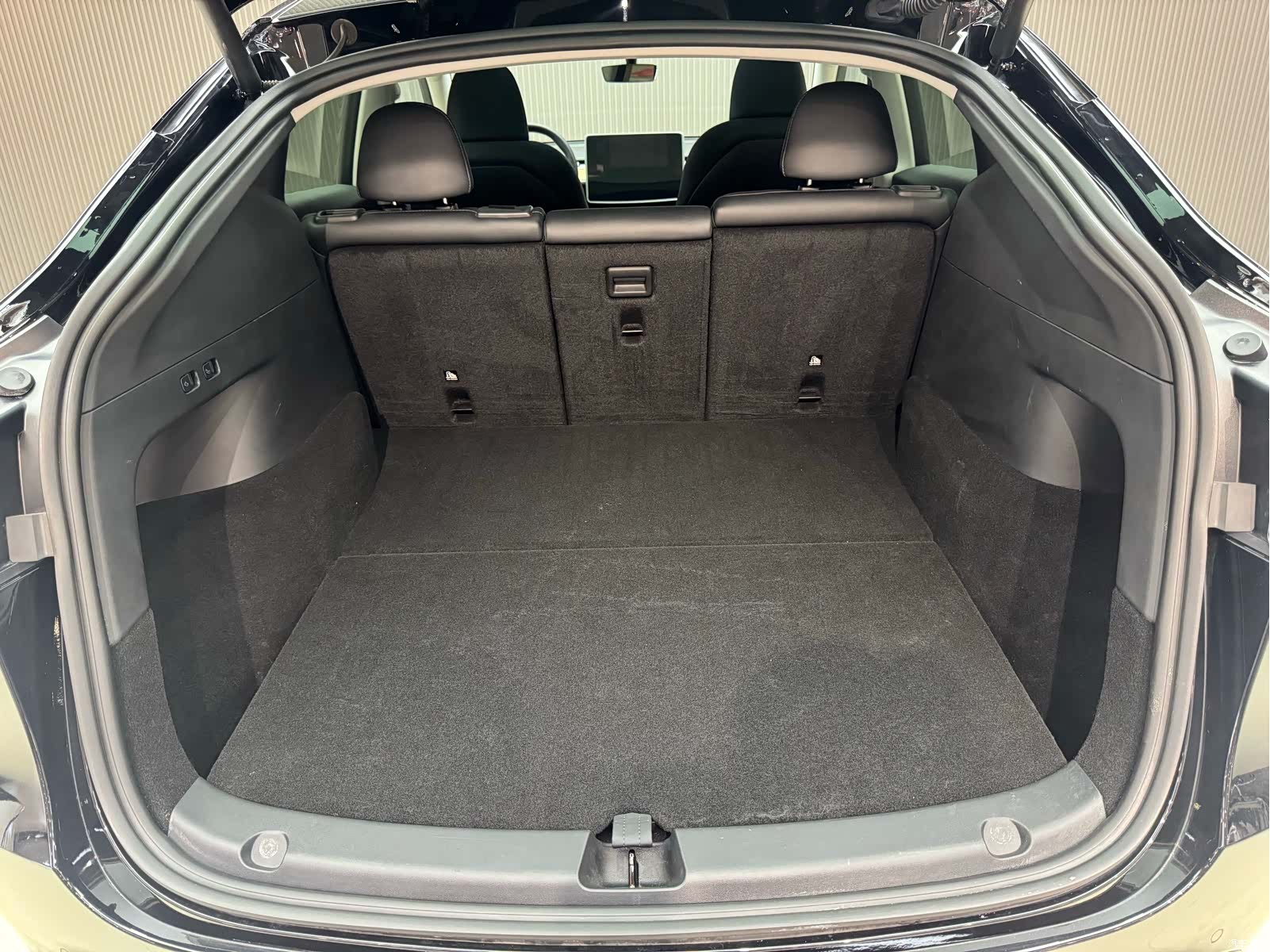 Tesla Model Y, 2023 17