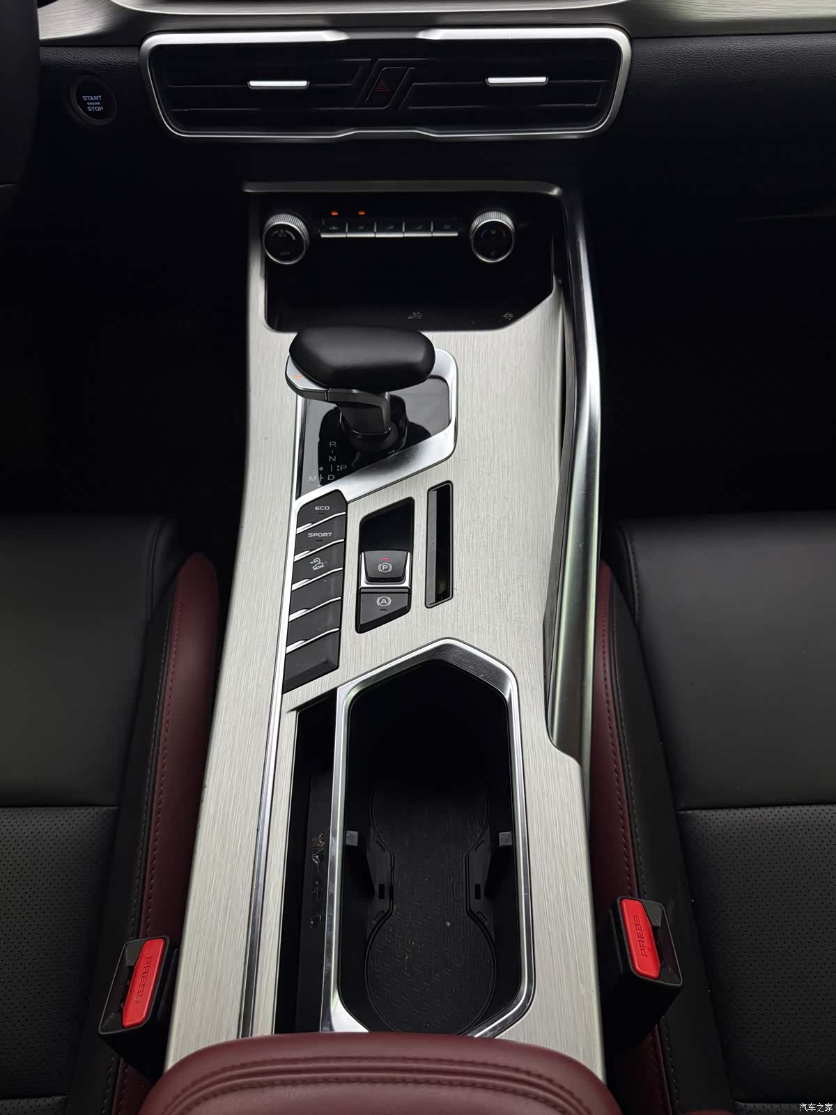 Geely Coolray, 2022 14