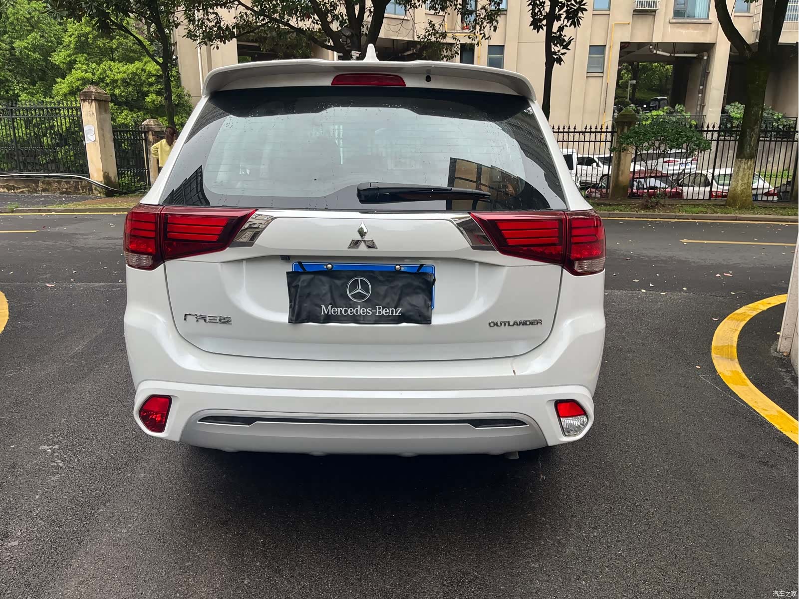Mitsubishi Outlander, 2023 все фото