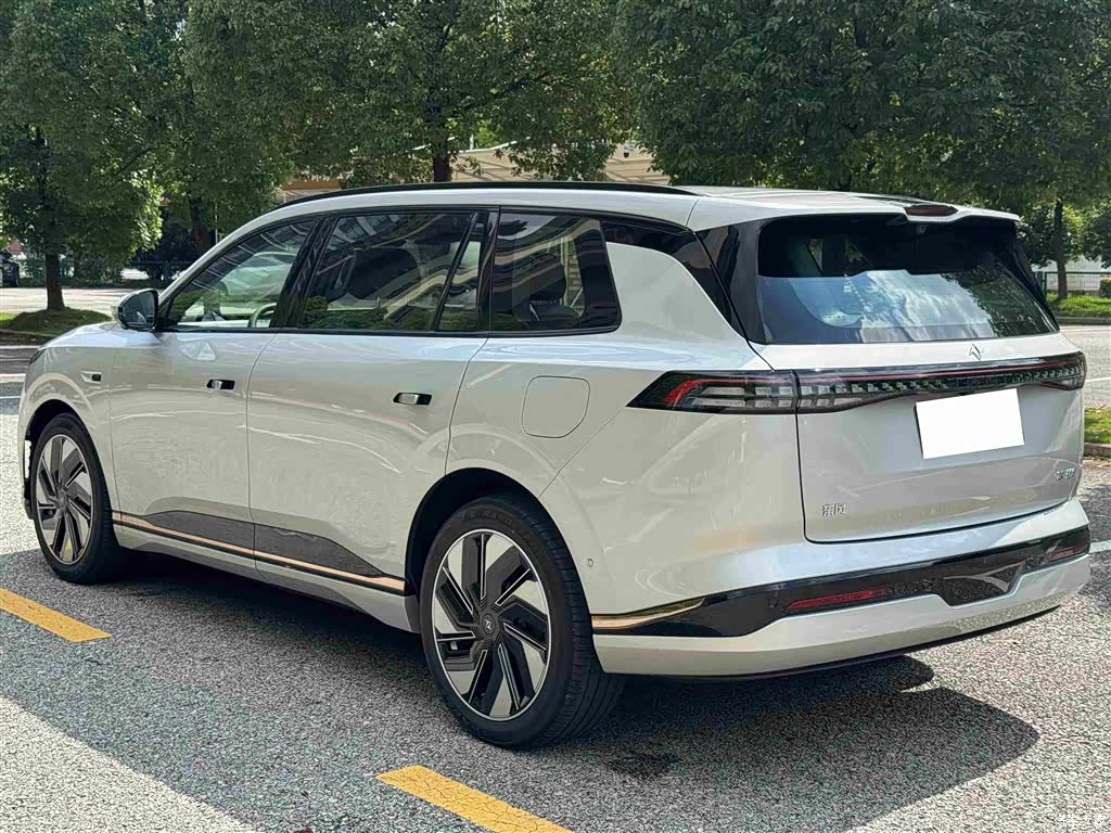 DongFeng eπ008, 2025 13