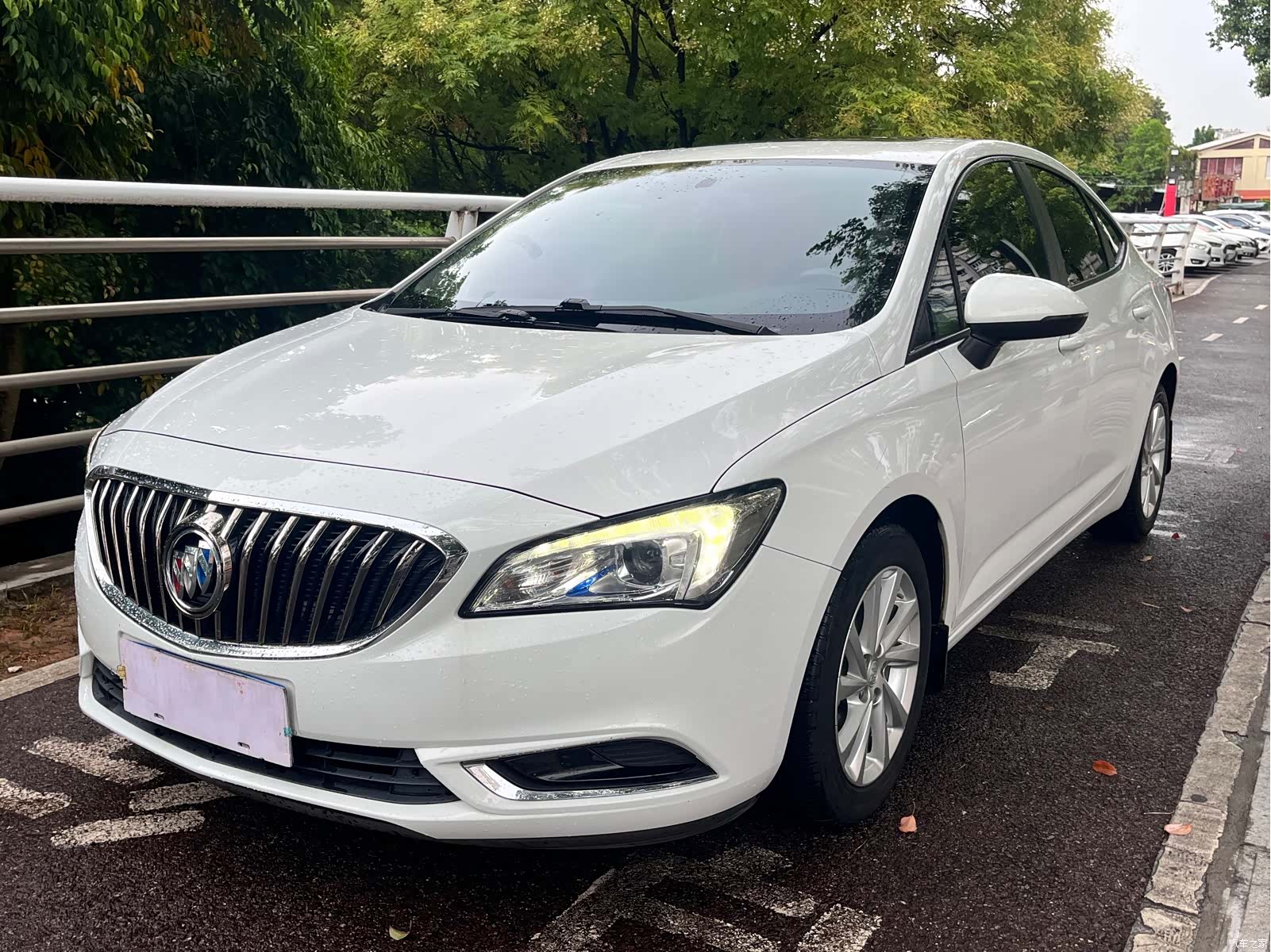 Buick Verano, 2017 1