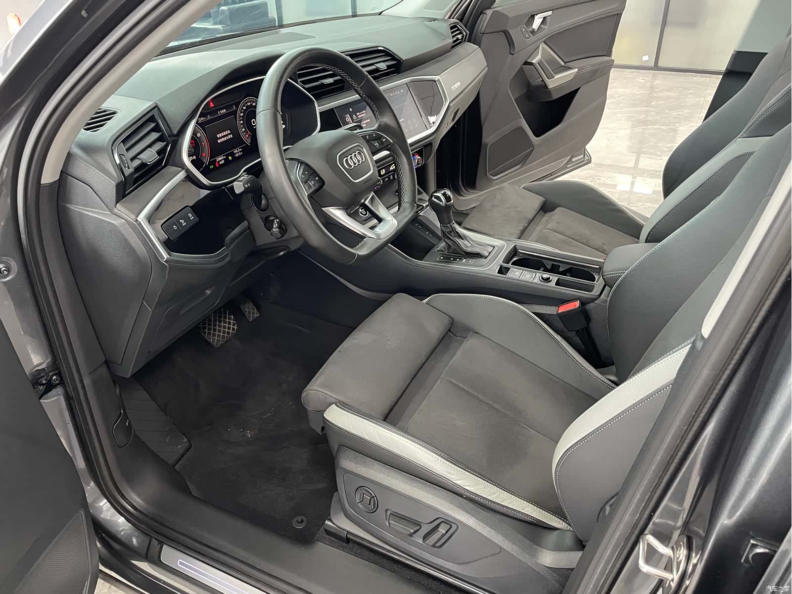 Audi Q3, 2022 все фото
