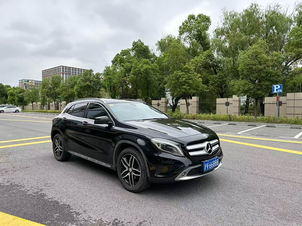Mercedes-Benz GLA