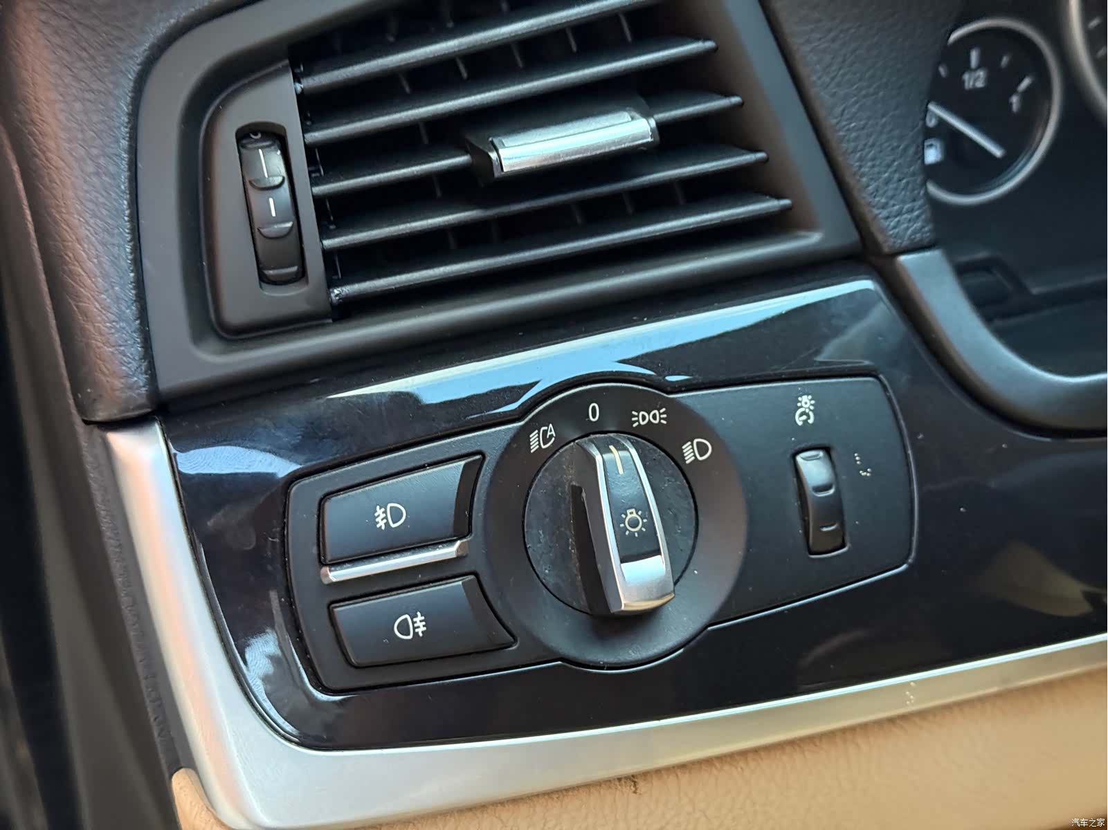 BMW 5 Series, 2011 11