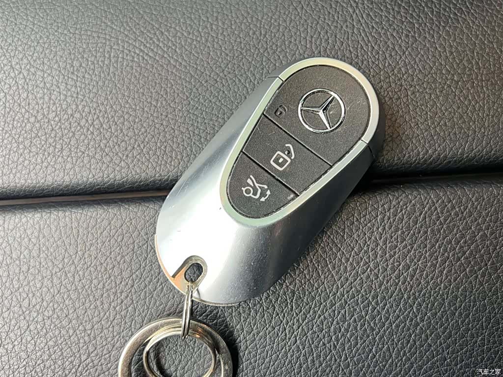 Mercedes-Benz C-Class, 2023 18