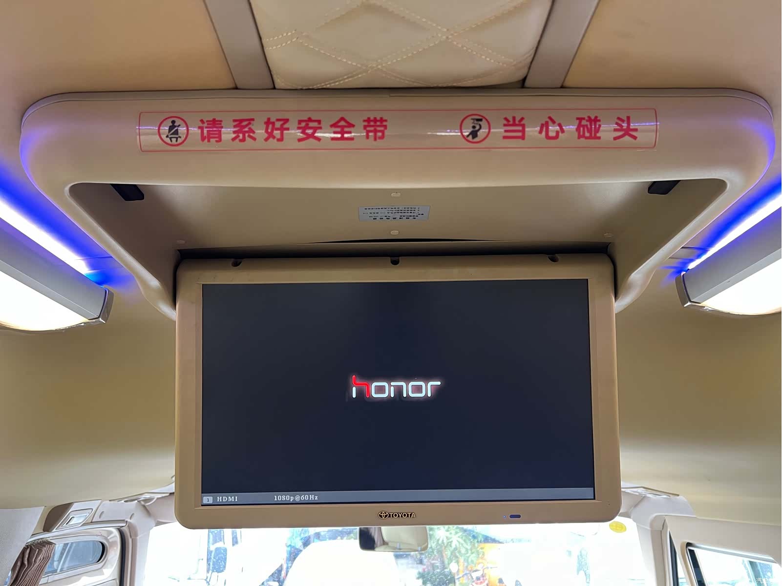 Toyota Coaster, 2017 13