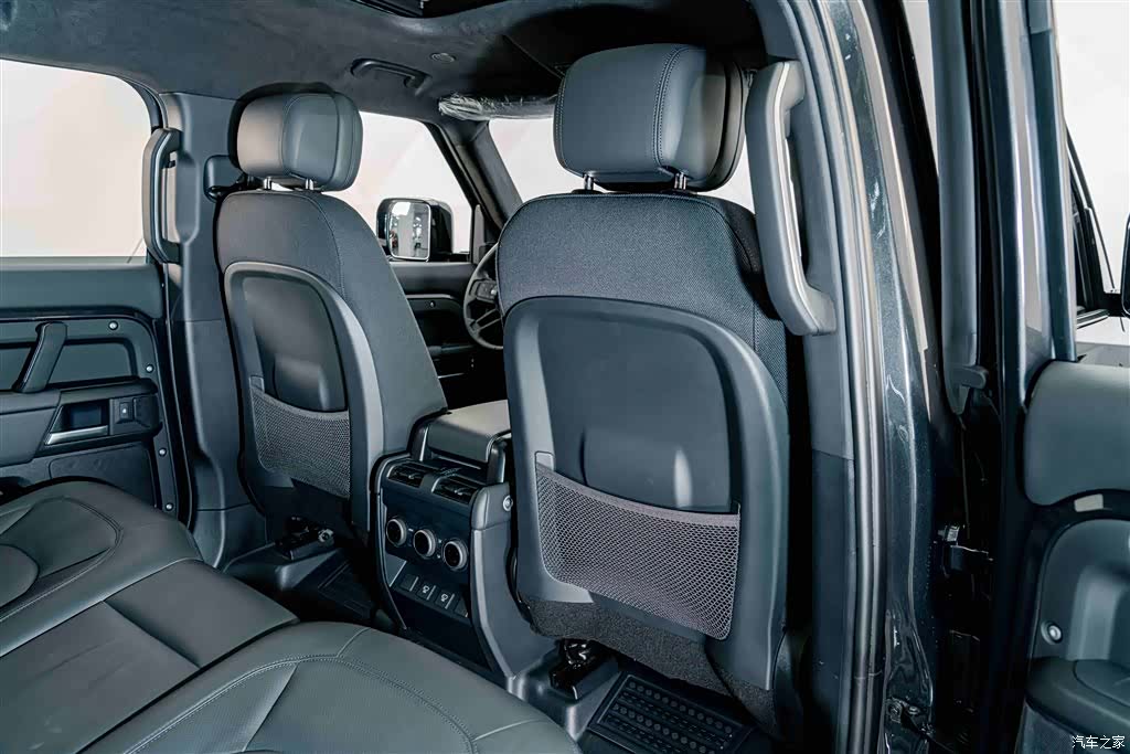 Land Rover Defender, 2025 24
