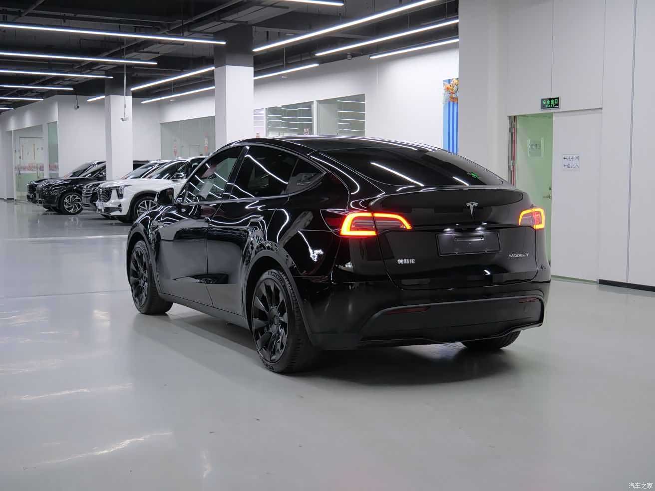 Tesla Model Y, 2022 3