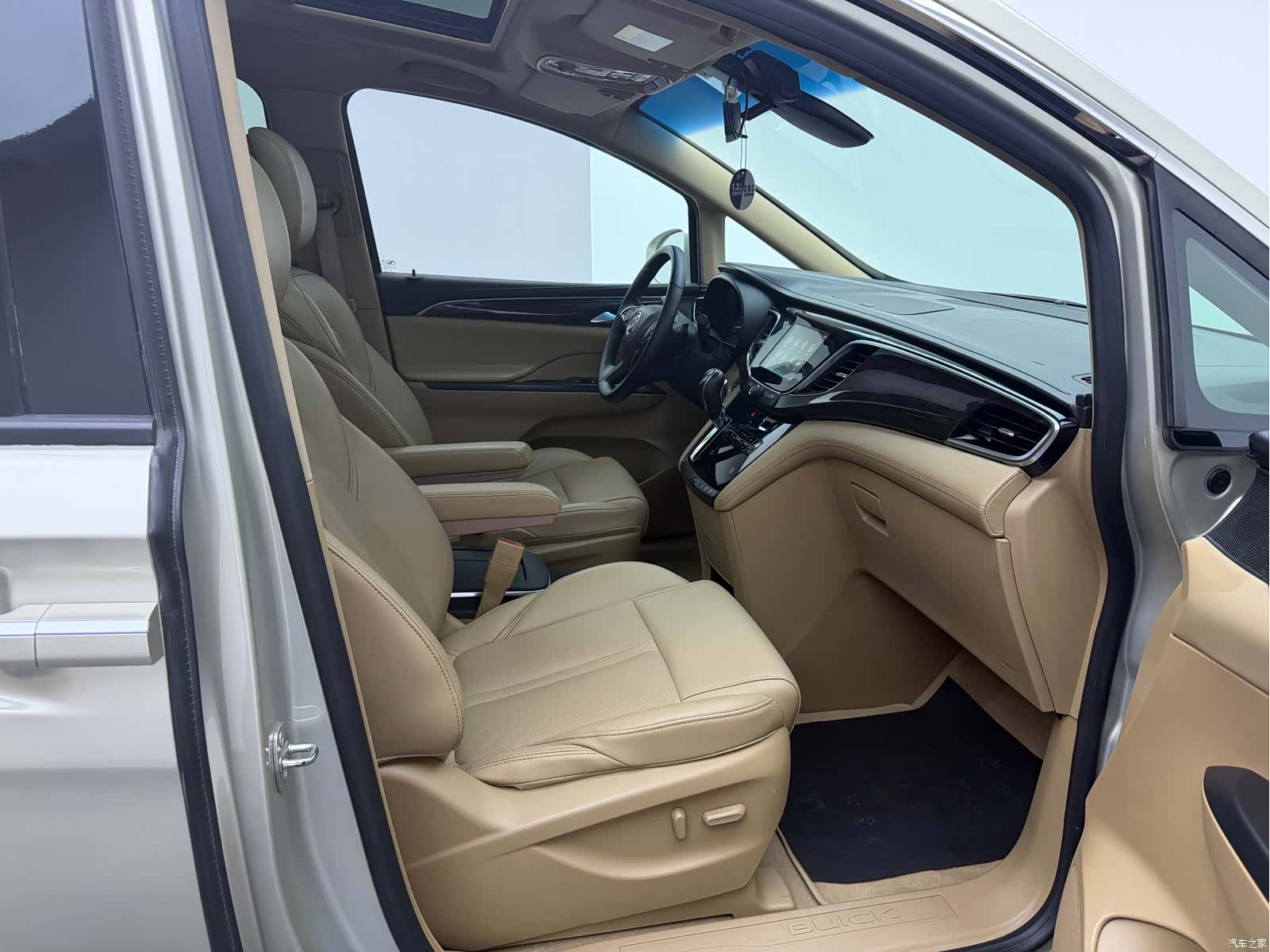 Buick GL8, 2018 9