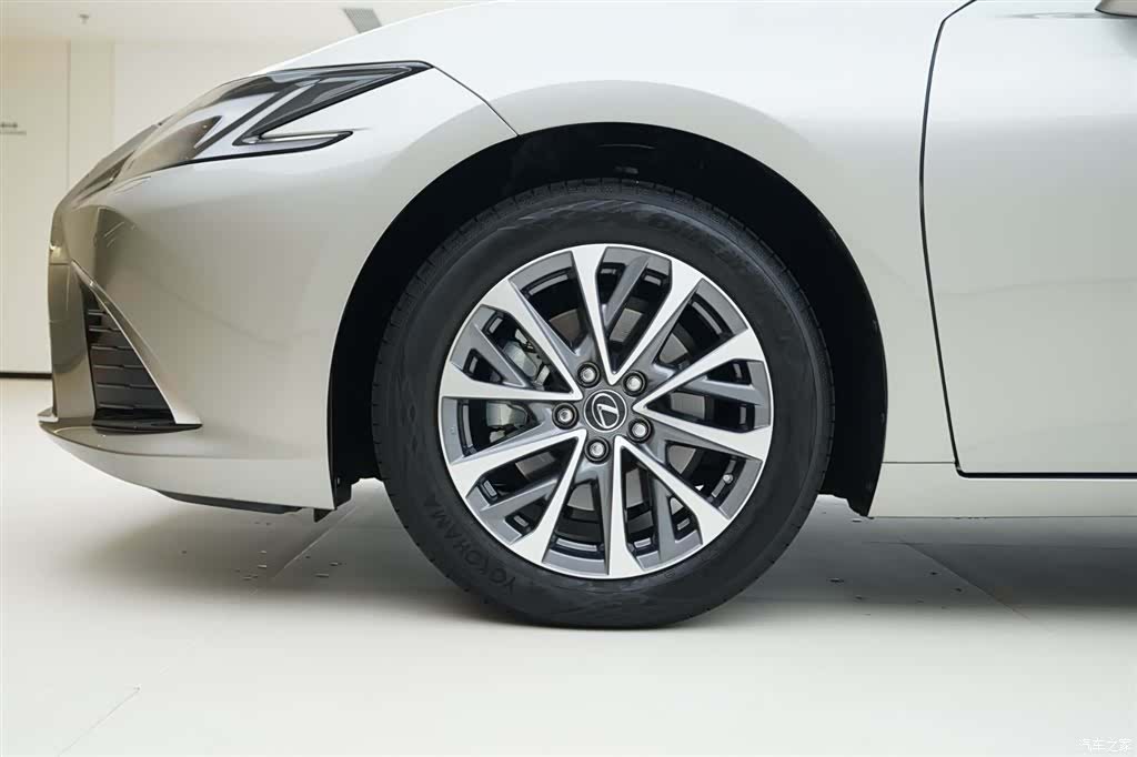 Lexus ES, 2026 16