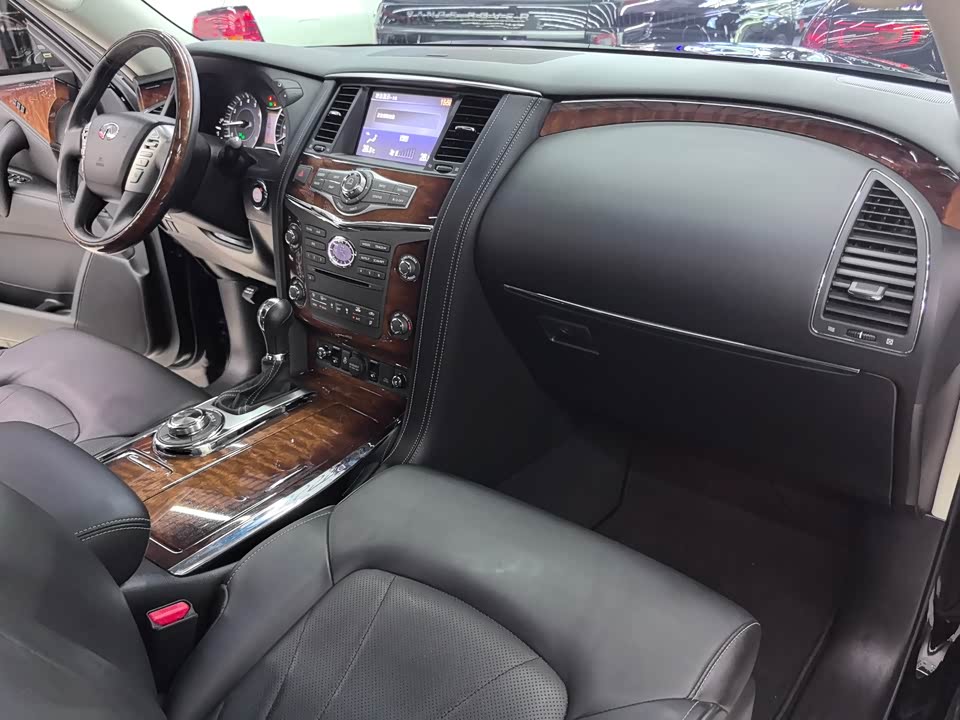 Infiniti QX80