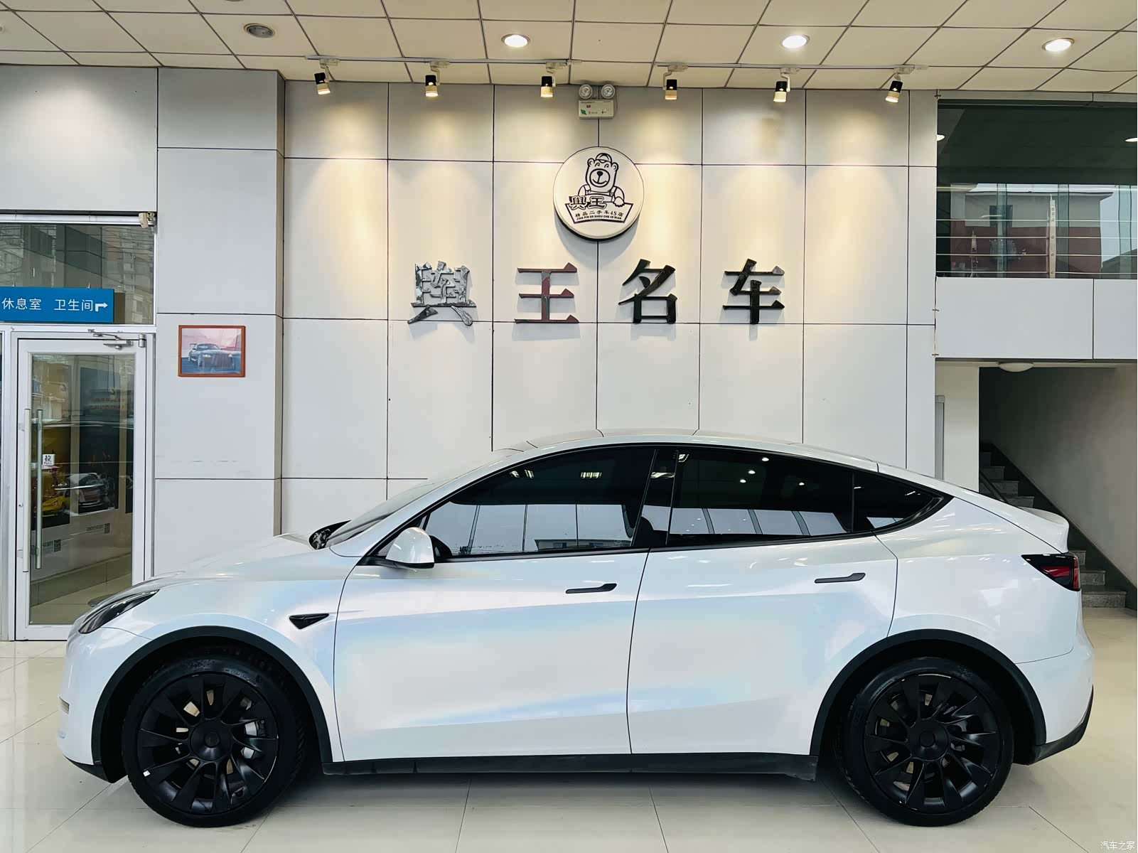 Tesla Model Y, 2021 все фото