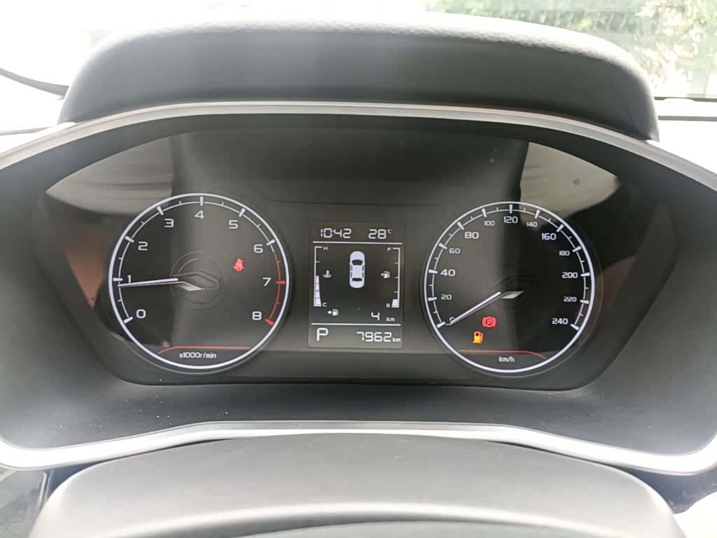 Geely Coolray, 2025 12
